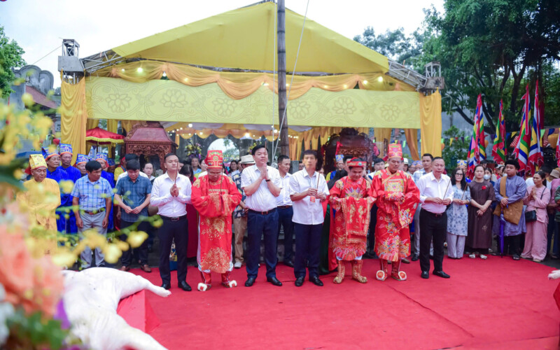 MỘT NÉT VĂN HÓA CỘI NGUỒN – SCL DÂNG HƯƠNG TƯỞNG NIỆM 724 NĂM NGÀY MẤT ANH HÙNG DÂN TỘC TRẦN HƯNG ĐẠO