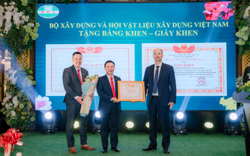 SCL vinh dự đón nhận Bằng khen của Bộ Xây dựng, Giấy khen của Hội VLXDVN trao tặng